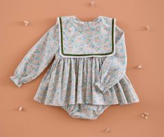 Barboteuse Robe Empiècement Plastron Volanté Liberty Fleur Cheval Barboteuse Robe Empiècement Plastron Volanté Liberty Fleur Cheval