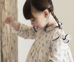 Vestido Pregas Gaze Flor Azul e Rosa Vestido Pregas Gaze Flor Azul e Rosa